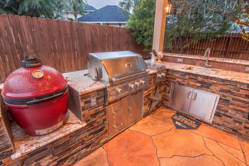 outdoor kitchen