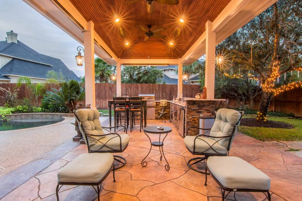 outdoor kitchen
