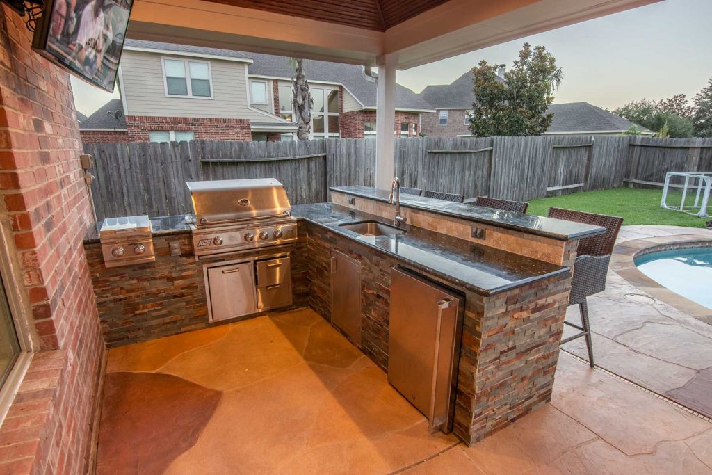 outdoor kitchen